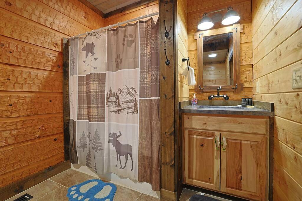 Rustic Modern Cabin With Hot Tub Near Rafting And Great Smokey Mountains Bryson City Exterior foto