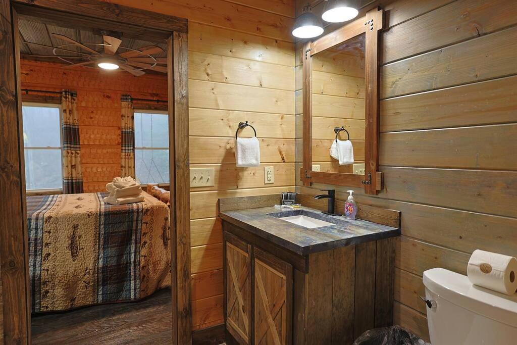 Rustic Modern Cabin With Hot Tub Near Rafting And Great Smokey Mountains Bryson City Exterior foto