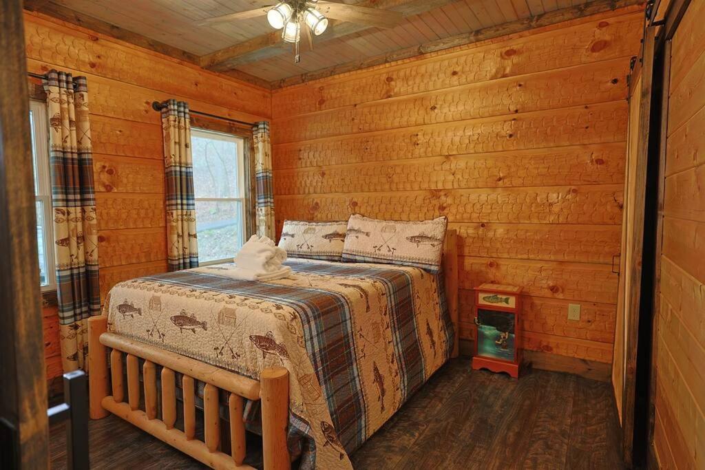 Rustic Modern Cabin With Hot Tub Near Rafting And Great Smokey Mountains Bryson City Exterior foto